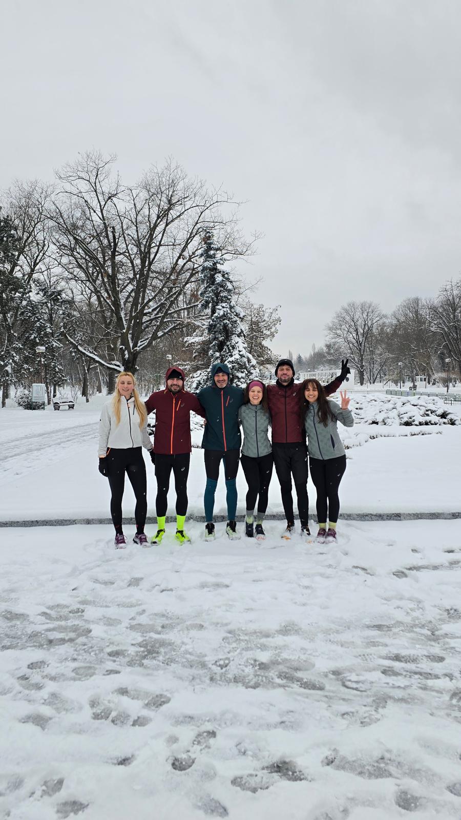 ASICS FrontRunner 2026 pornește în forță: primii kilometri împreună în zăpadă și voie bună!